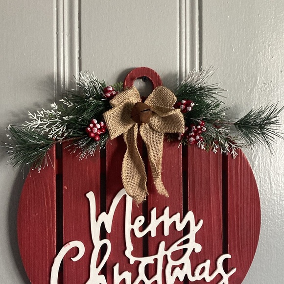 NWT- Red with White Merry Christmas Round Wooden Ornament Sign w/ Bell & Bow - Picture 5 of 17
